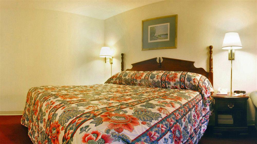 Best Western West Greenwich Inn Extérieur photo